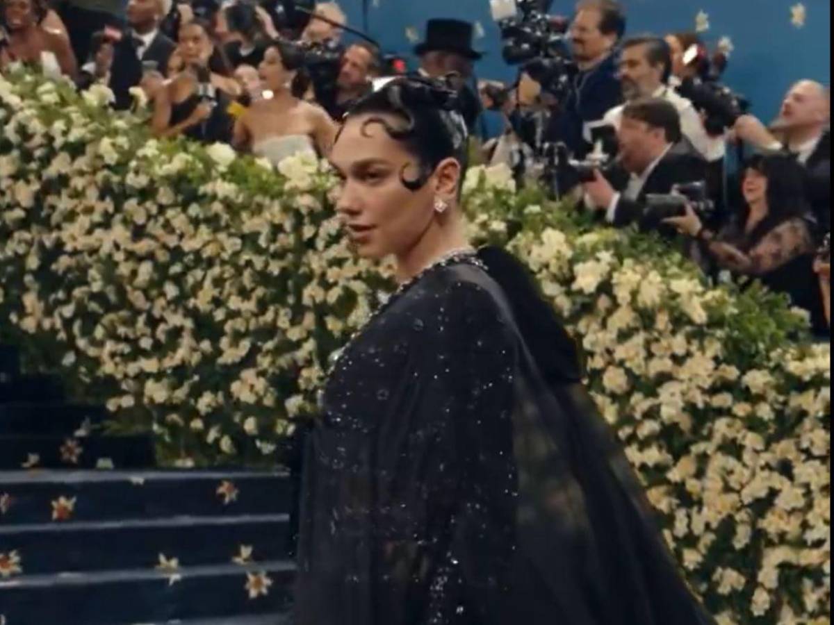 Vestida de negro y con transparencias, así fue el look de Dua Lipa en la Met Gala 2025