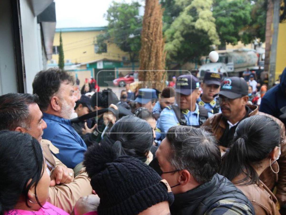 Entre insultos, así fue la agresión que sufrió Rolando Contreras por simpatizantes de Libre