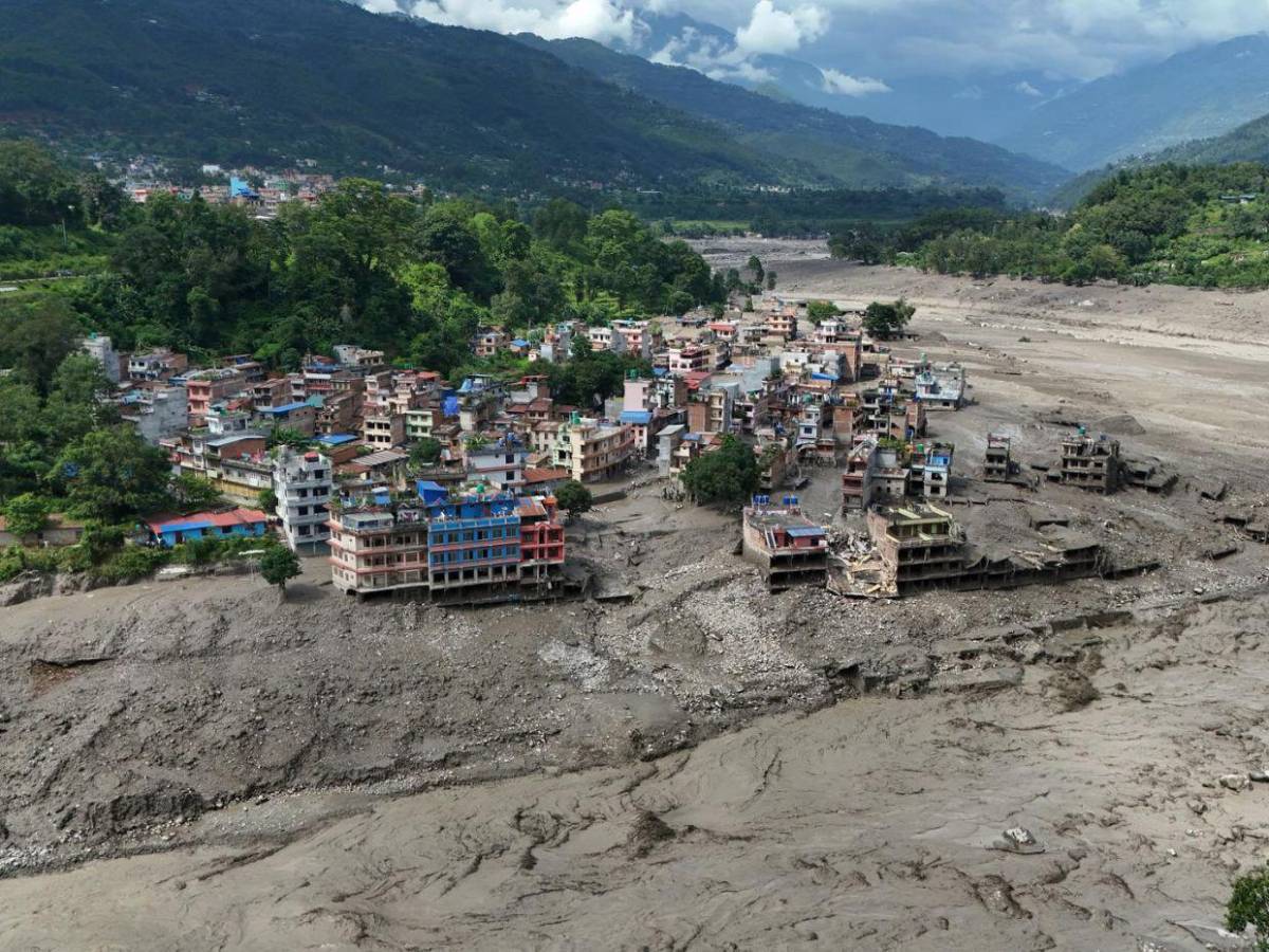 Casi 100 muertos y más de 700 desaparecidos: el desastre de la riada en Nepal