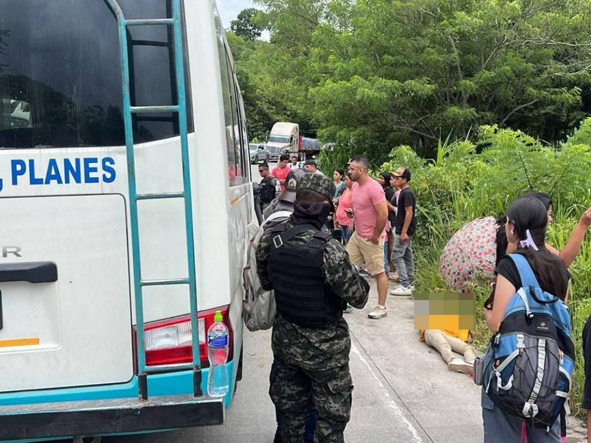 Las primeras imágenes  del brutal choque entre bus y rastra en desvío a Trinidad, Copán