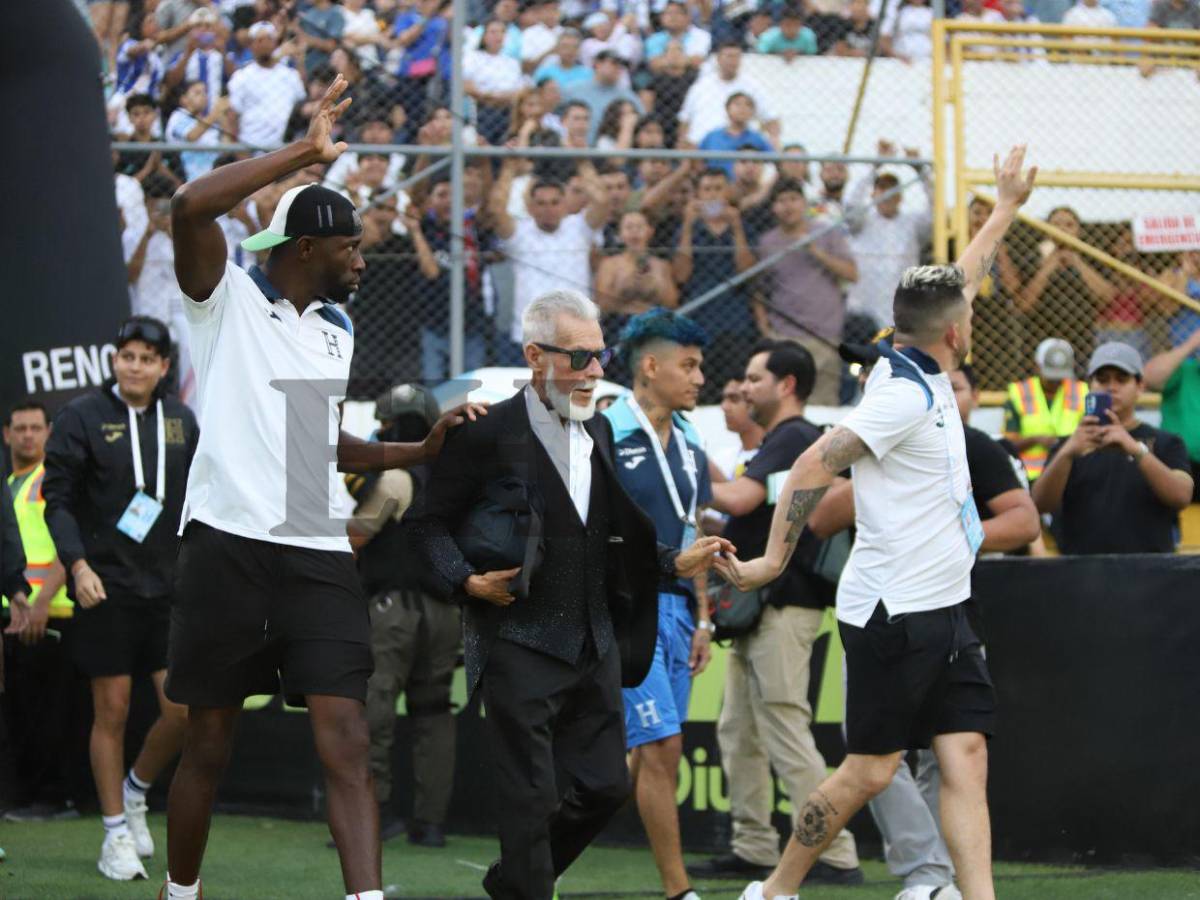 ¡Derrochando flow! La elegancia de El Loco de la Selva en el partido de tiktokers de Honduras vs El Salvador