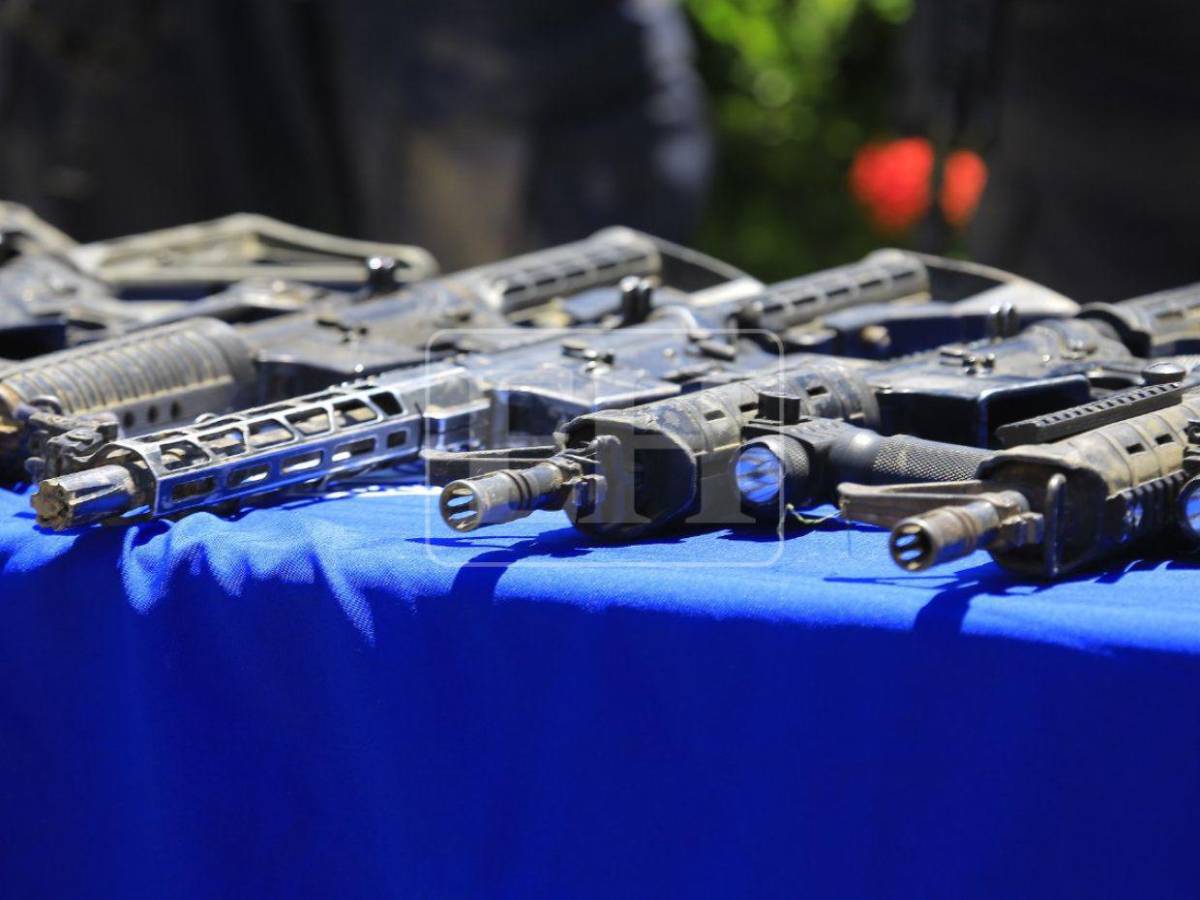 Armas, drogas e indumentaria policial: lo que decomisaron a líder de “La Kleivona”