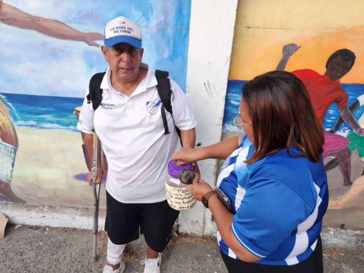 Legendario cronista deportivo ahora pide en las calles de La Ceiba para sobrevivir: su cruel situación
