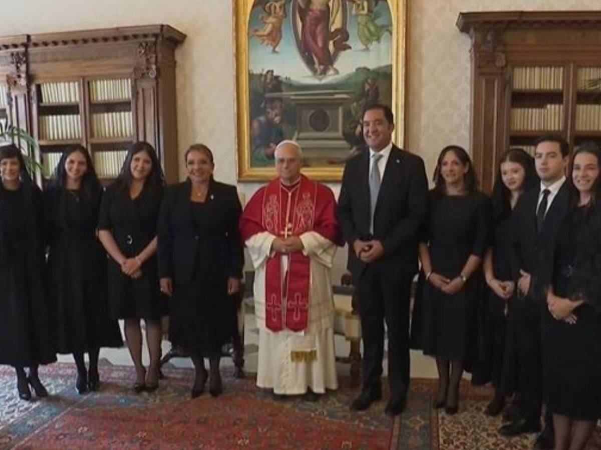 ¿Qué familiares de la presidenta Xiomara Castro viajaron al Vaticano a reunión con el papa?