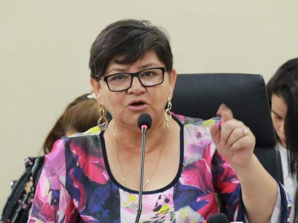 Carla Paredes no despedirá a parientes que contrató en Secretaría de Salud