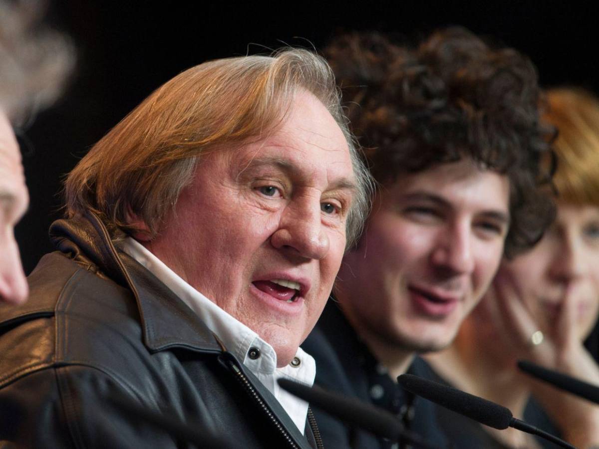 Gérard Depardieu enfrenta juicio por agredir a un paparazzi en Roma