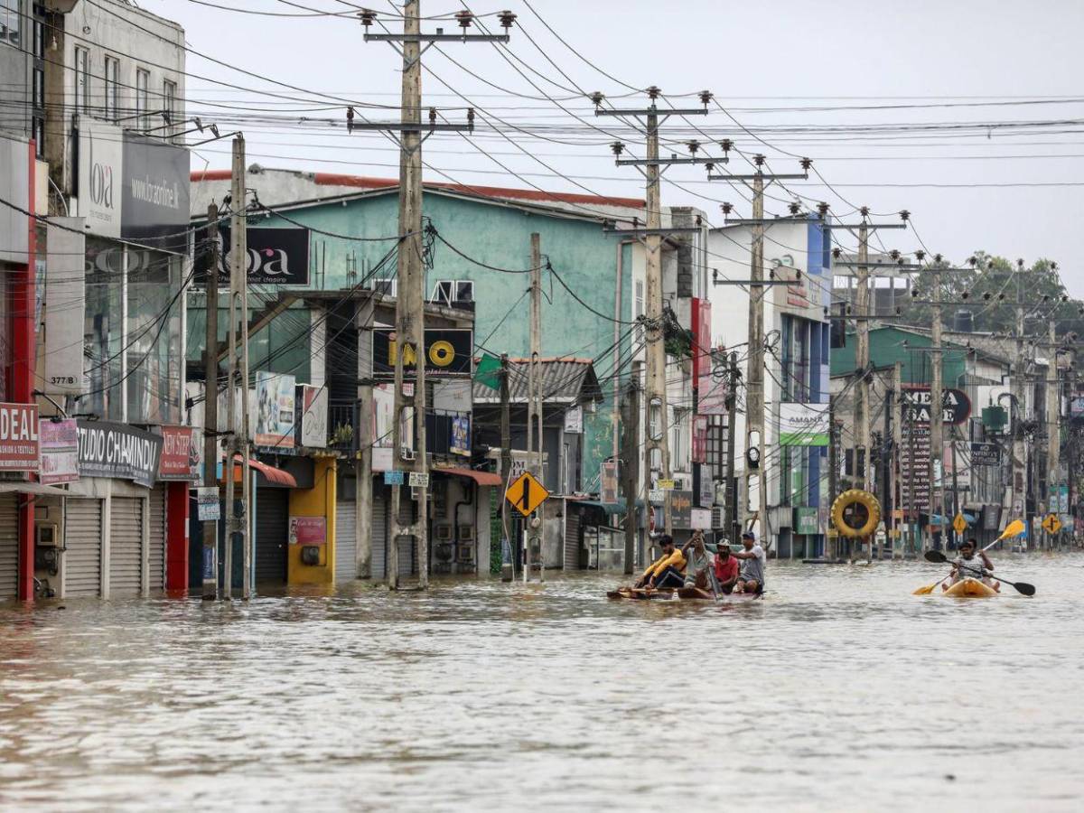 Impactantes imágenes de las inundaciones en Asia: hay más de mil muertos