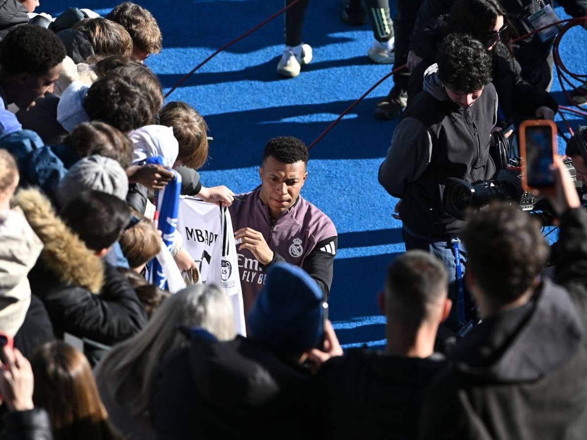 Real Madrid arropa a su afición y despierta ilusión en su penúltima práctica