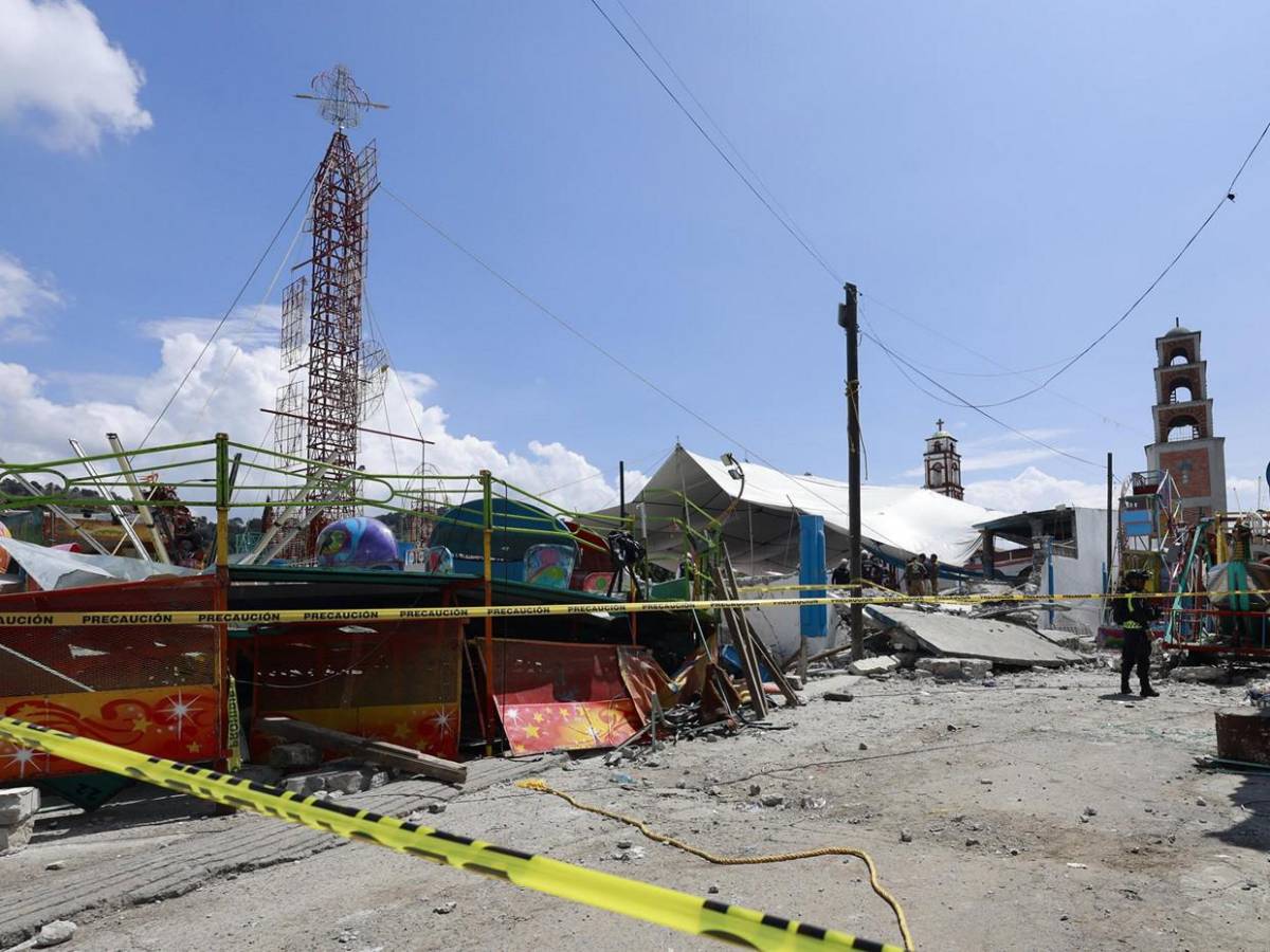 El atrio colapsó sobre las víctimas: explosión de pirotecnia deja 10 muertos en México
