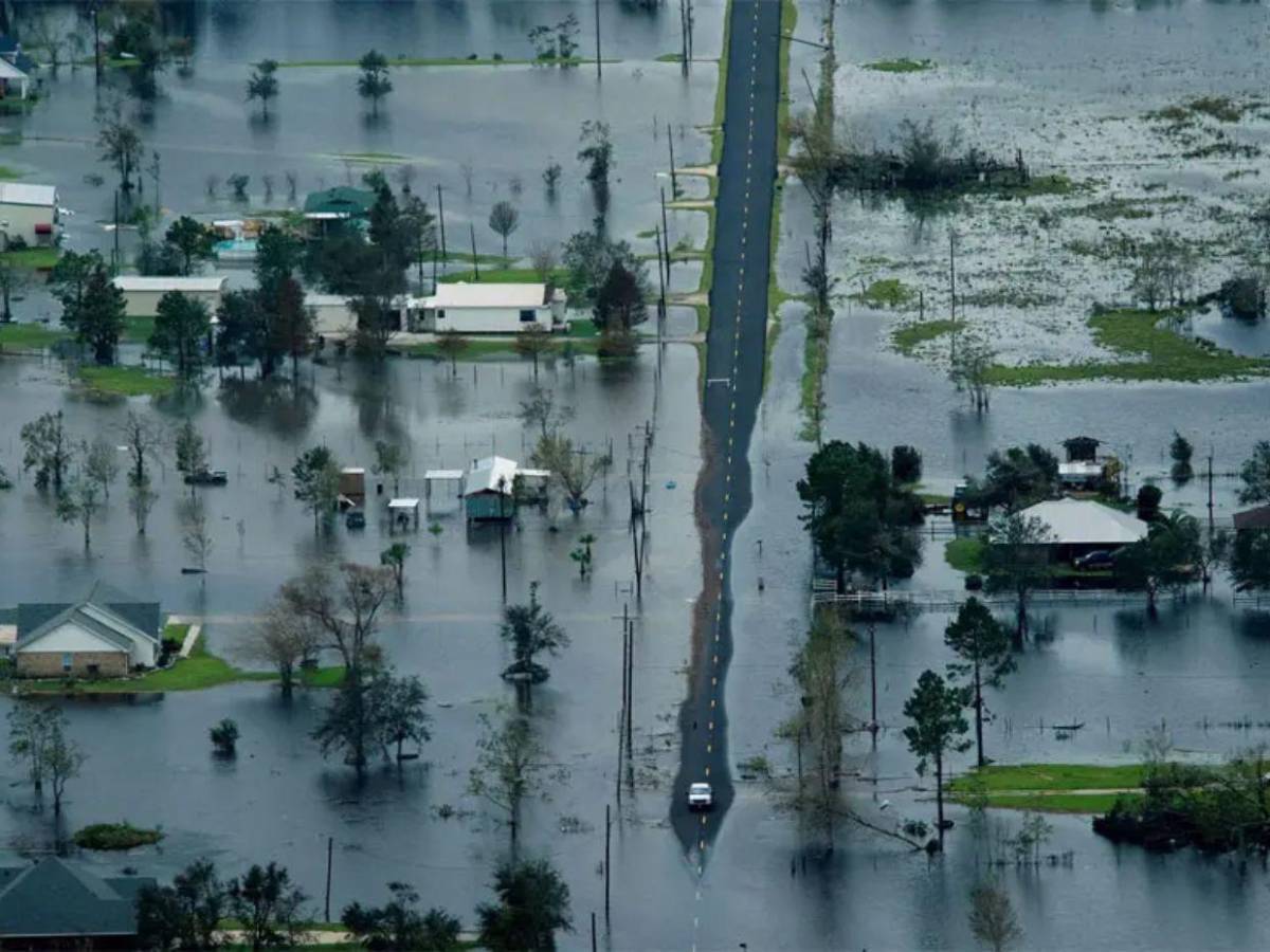 Al menos 13 muertos y decenas de desaparecidos dejan inundaciones en Texas Al menos 13 muertos y decenas de desaparecidos dejan inundaciones en Texas