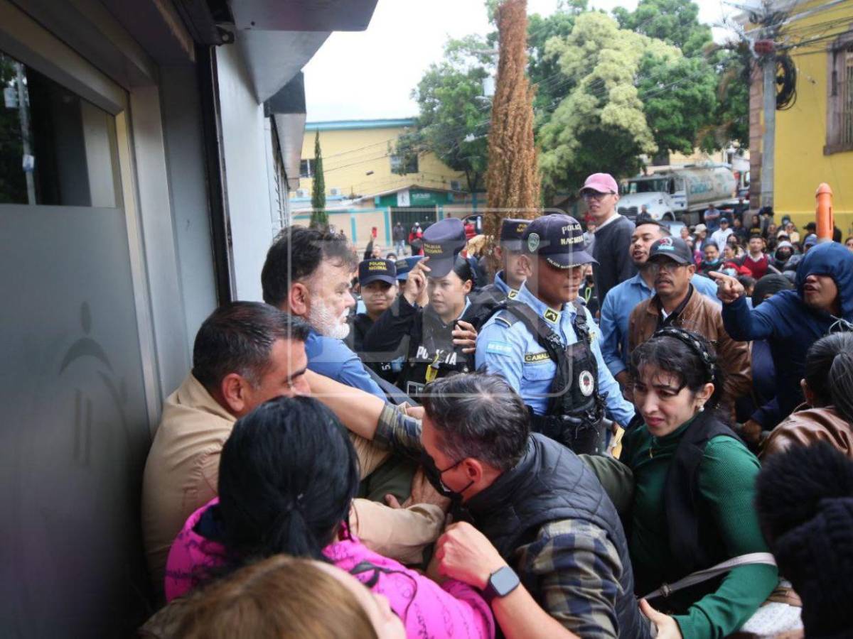 Entre insultos, así fue la agresión que sufrió Rolando Contreras por simpatizantes de Libre