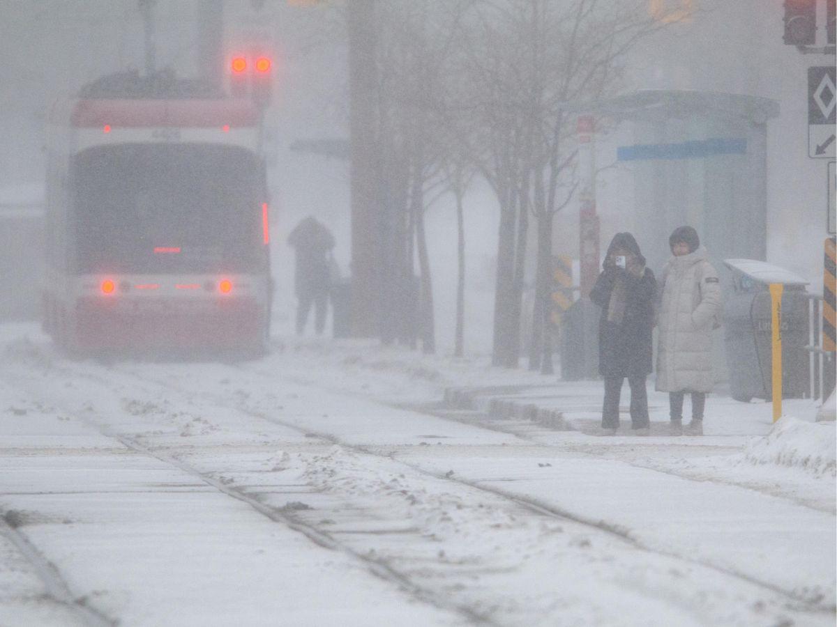 Toronto, la ciudad canadiense paralizada por la caída de 60 centímetros de nieve