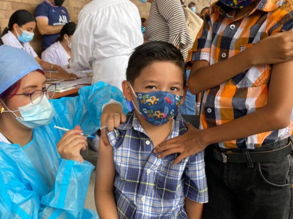 ¿Qué es la variante cigarra? El nuevo linaje del covid-19 que acecha a los niños