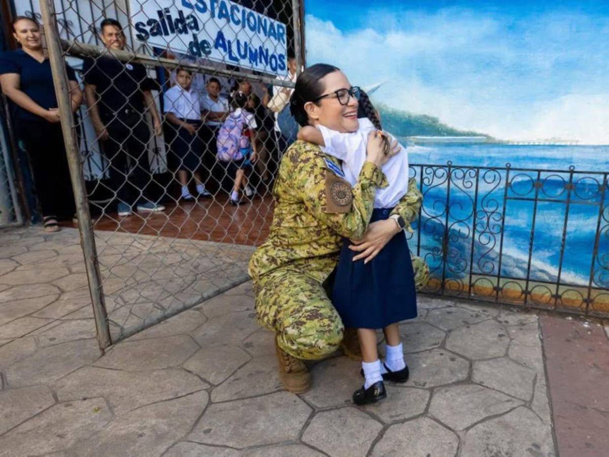 ¿Quién es Karla Trigueros, la militar que es ministra de Educación en El Salvador?