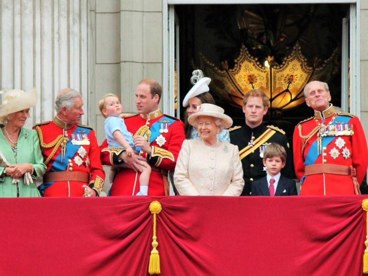 El libro que revela cómo Isabel II se distanció del príncipe Harry en sus últimos años