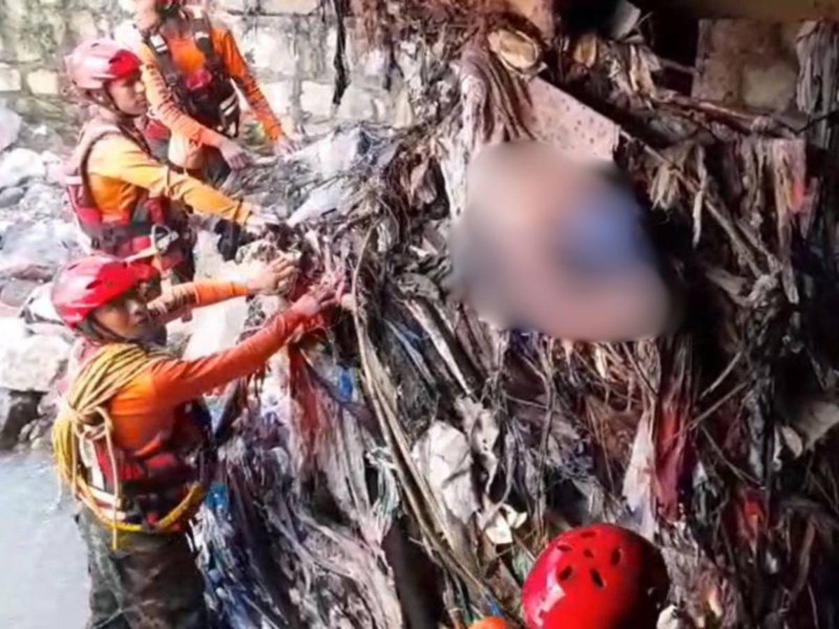 Así fue el dramático hallazgo de uno de los niños arrastrados por quebrada en la Cantarero López