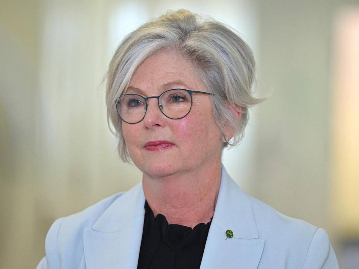 ¿Quién es Helen Haines, la diputada australiana que perdió una pierna en un atropello?