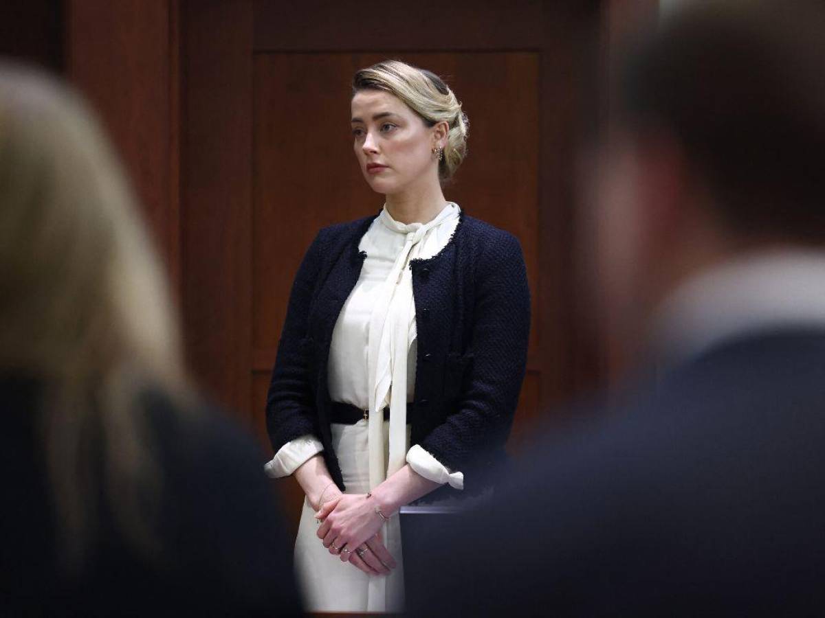 Aseguran que Amber Heard ha usado guiones de películas durante su testimonio