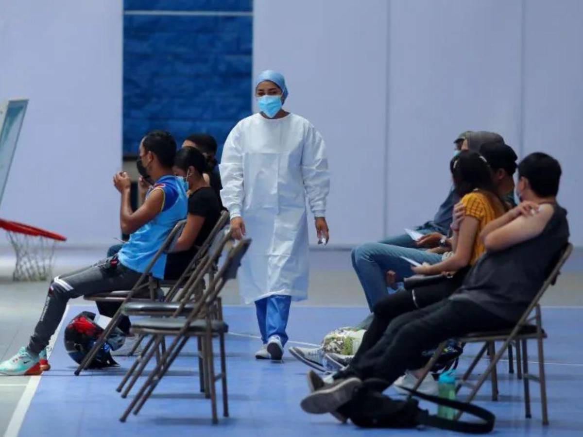 ¿Qué es la variante cigarra? El nuevo linaje del covid-19 que acecha a los niños