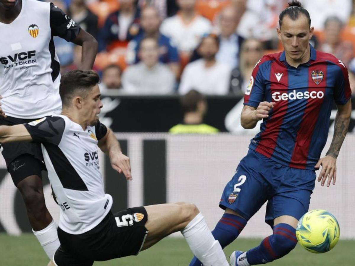 Un ganador del Balón de Oro jugó aquí: Levante, el equipo interesado en Kervin Arriaga