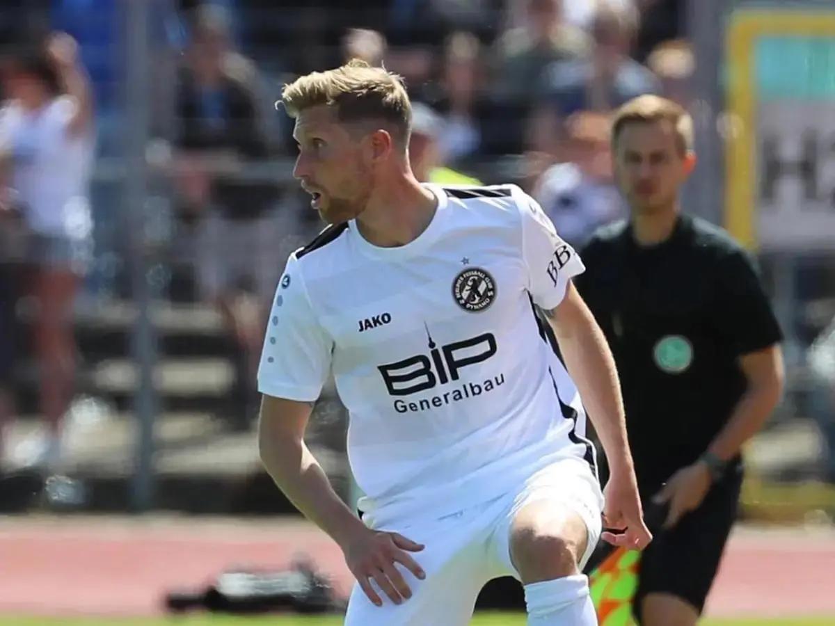 Futbolista no logra sobrevivir y muere frente a su pareja mientras estaban de vacaciones