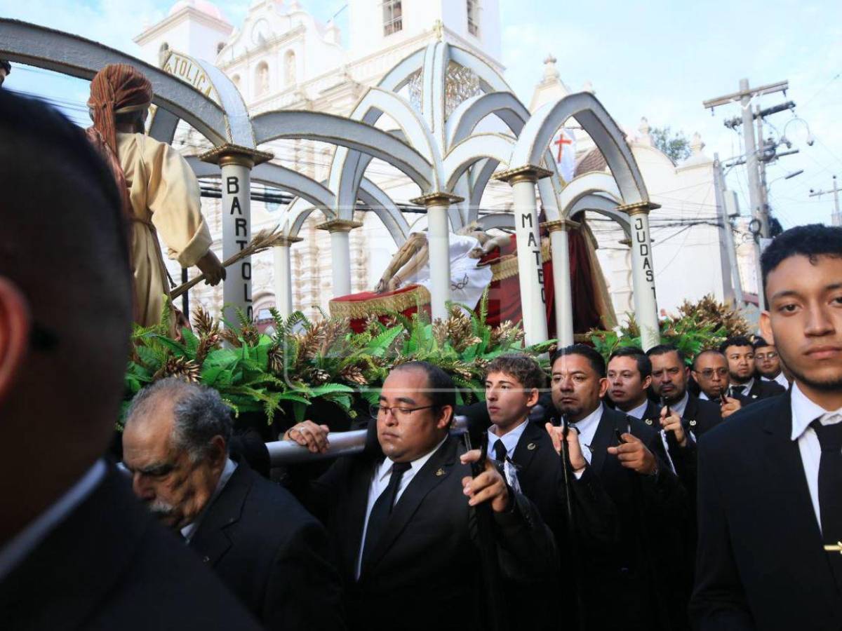 Solemne procesión del Santo Entierro recorre el centro de Tegucigalpa este Viernes Santo