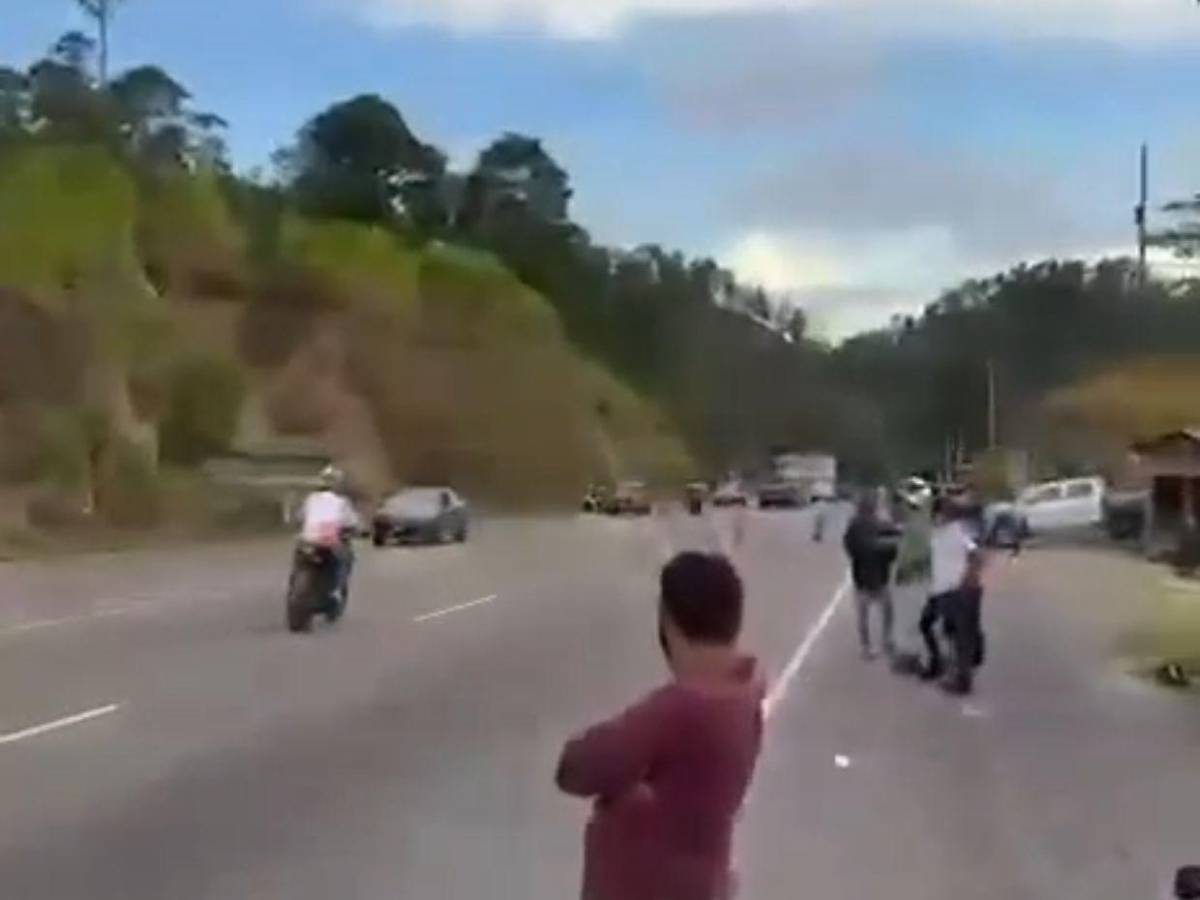 Cuadro a cuadro: Así fue el momento que Policía noqueó a motociclista que evadió operativo