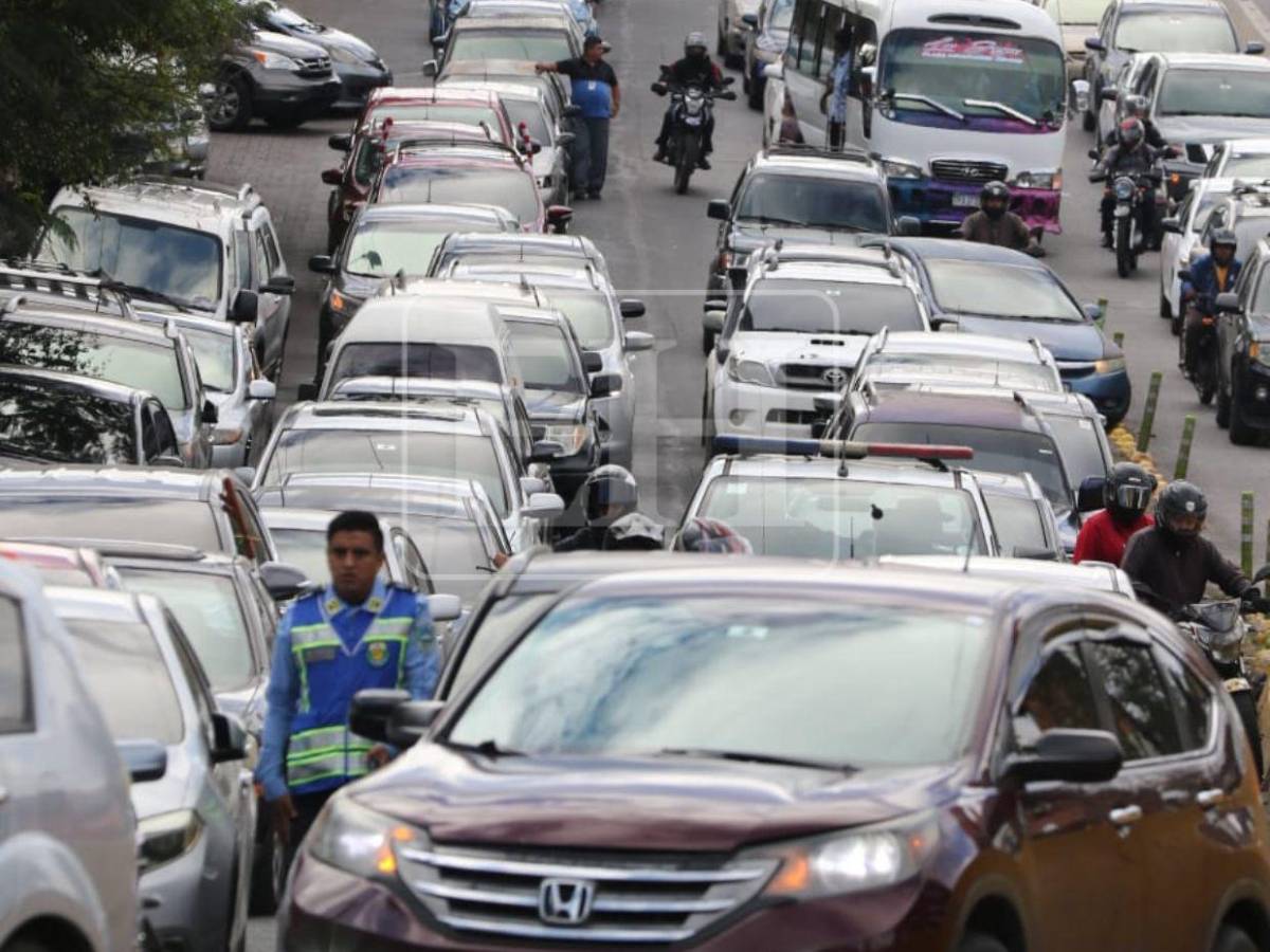 En fotos: filas, resguardo militar y retrasos marcan el ambiente en afueras del CLE