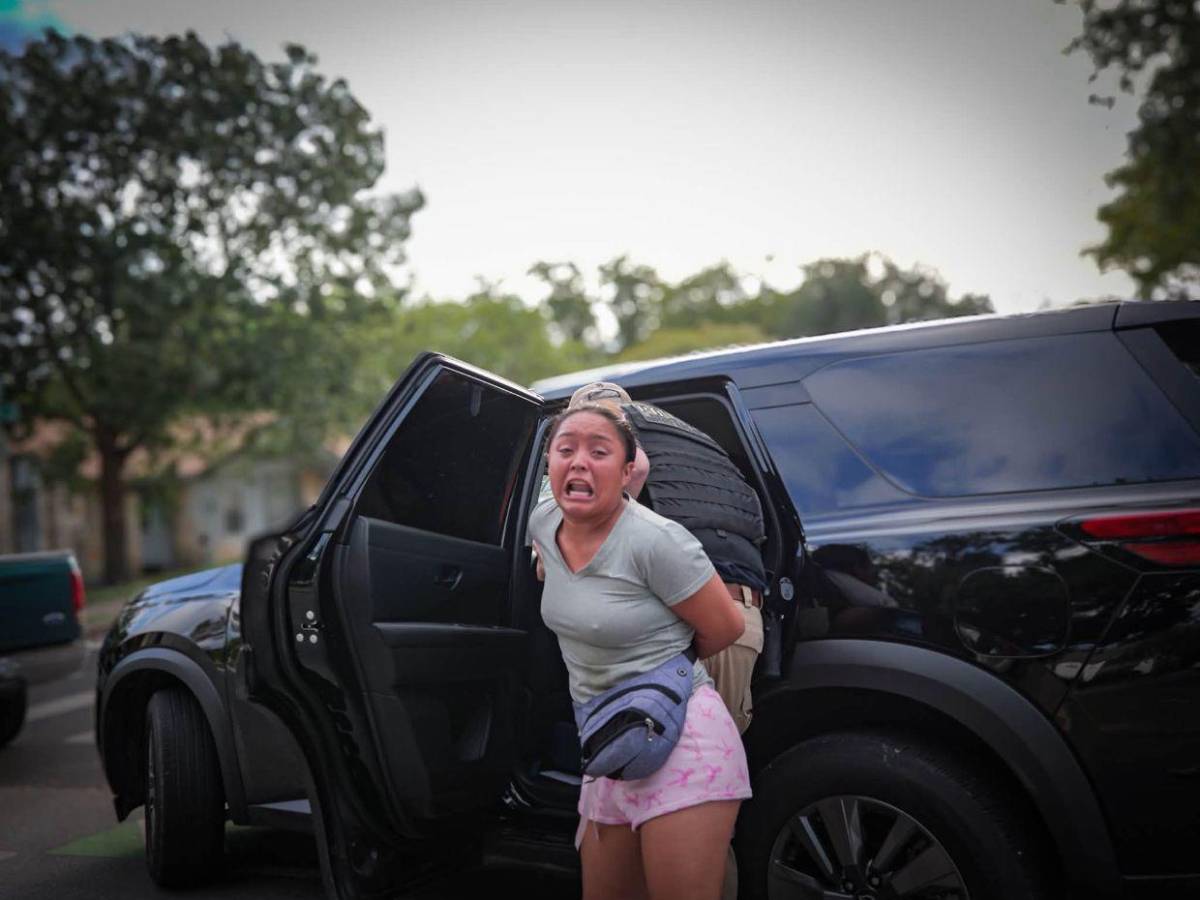 Así fue el arresto de una madre hondureña que clamaba por sus hijas ante ICE en Austin, Texas