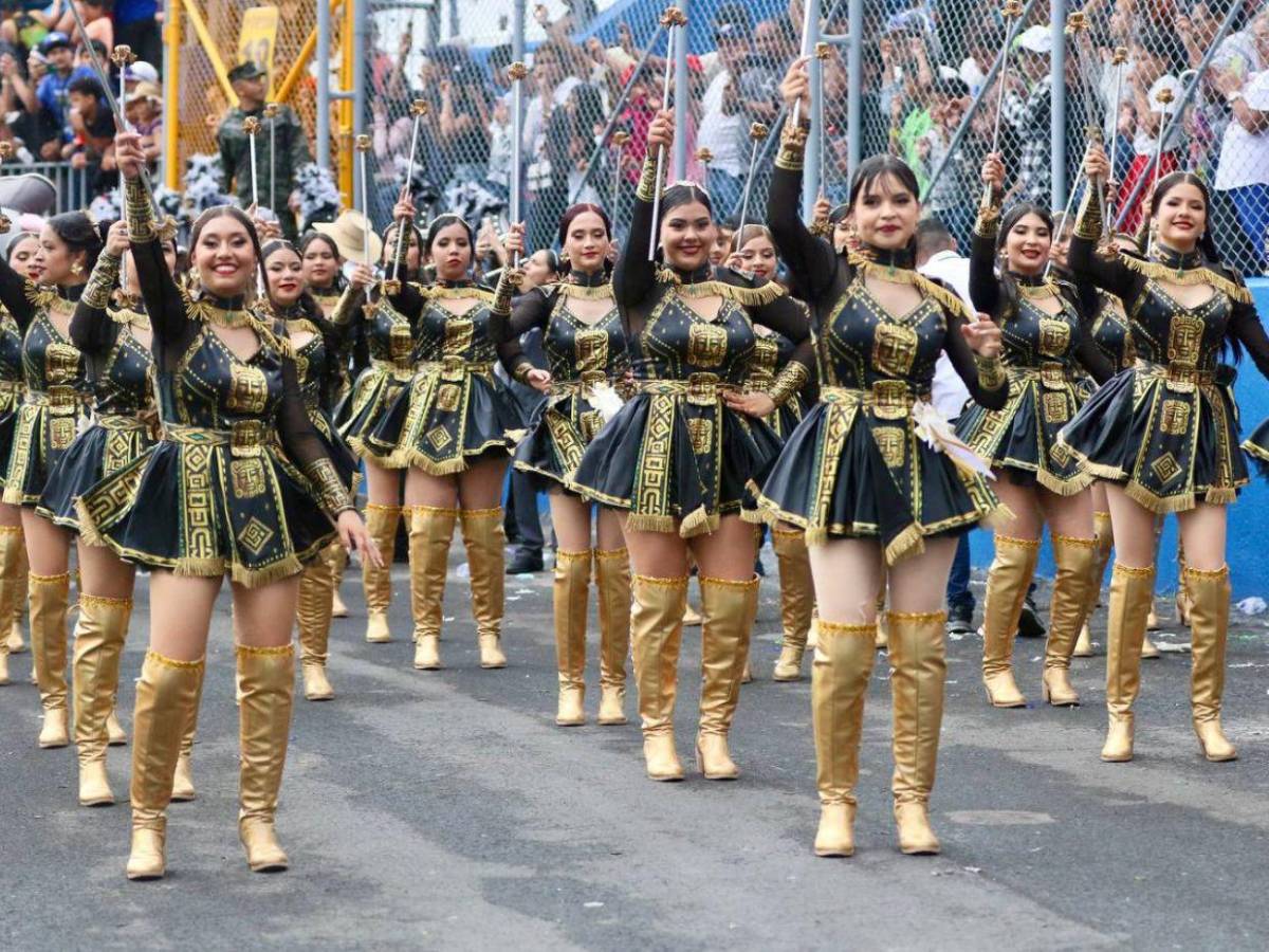 Inspirados en la cultura maya: así fueron los trajes de las palillonas del Central Vicente Cáceres