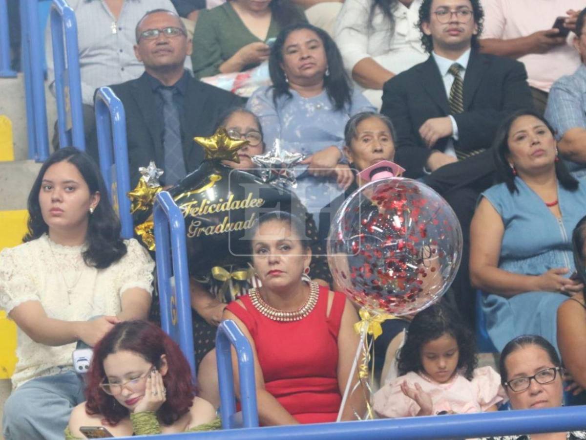 Un sueño hecho realidad: 1,074 nuevos profesionales reciben su título de la UNAH