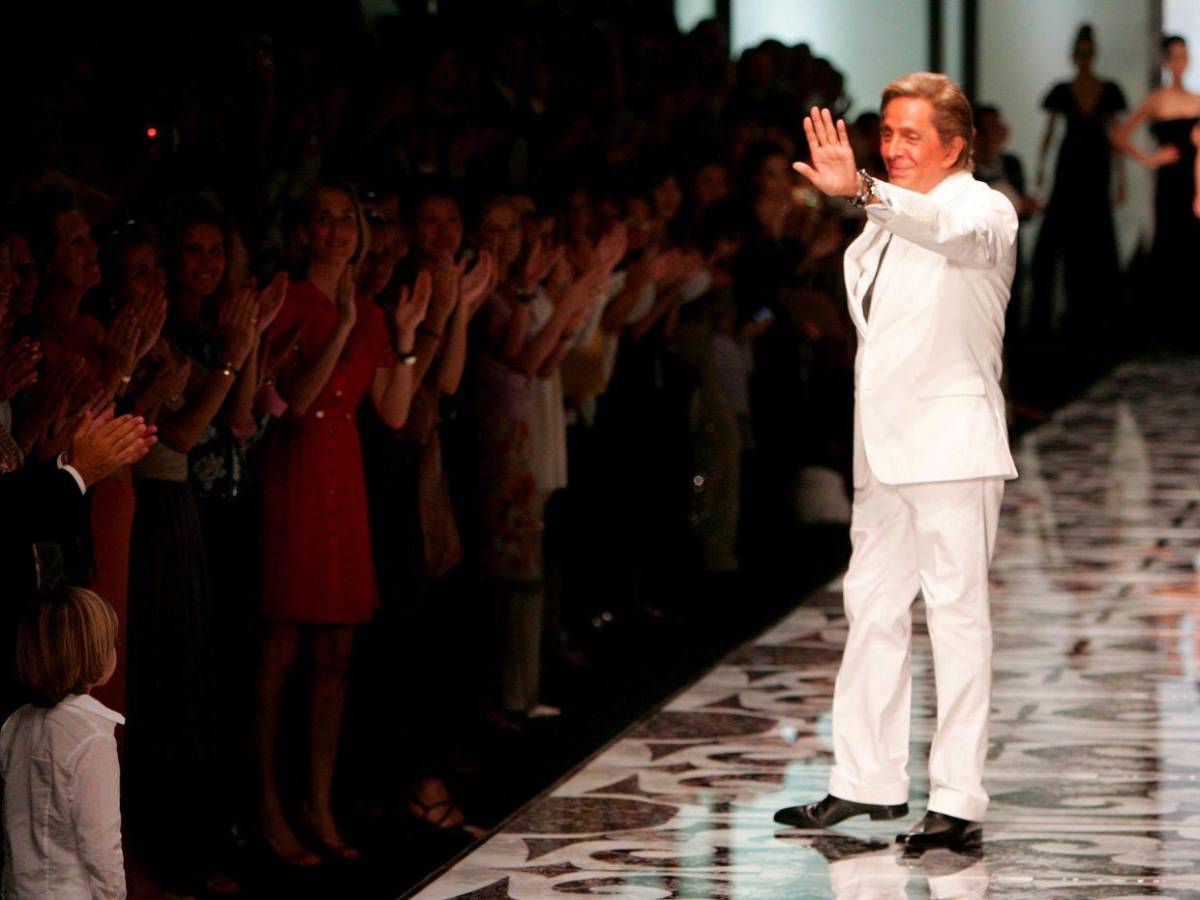 Adiós a Valentino: muere el último emperador que hizo del rojo un mito eterno
