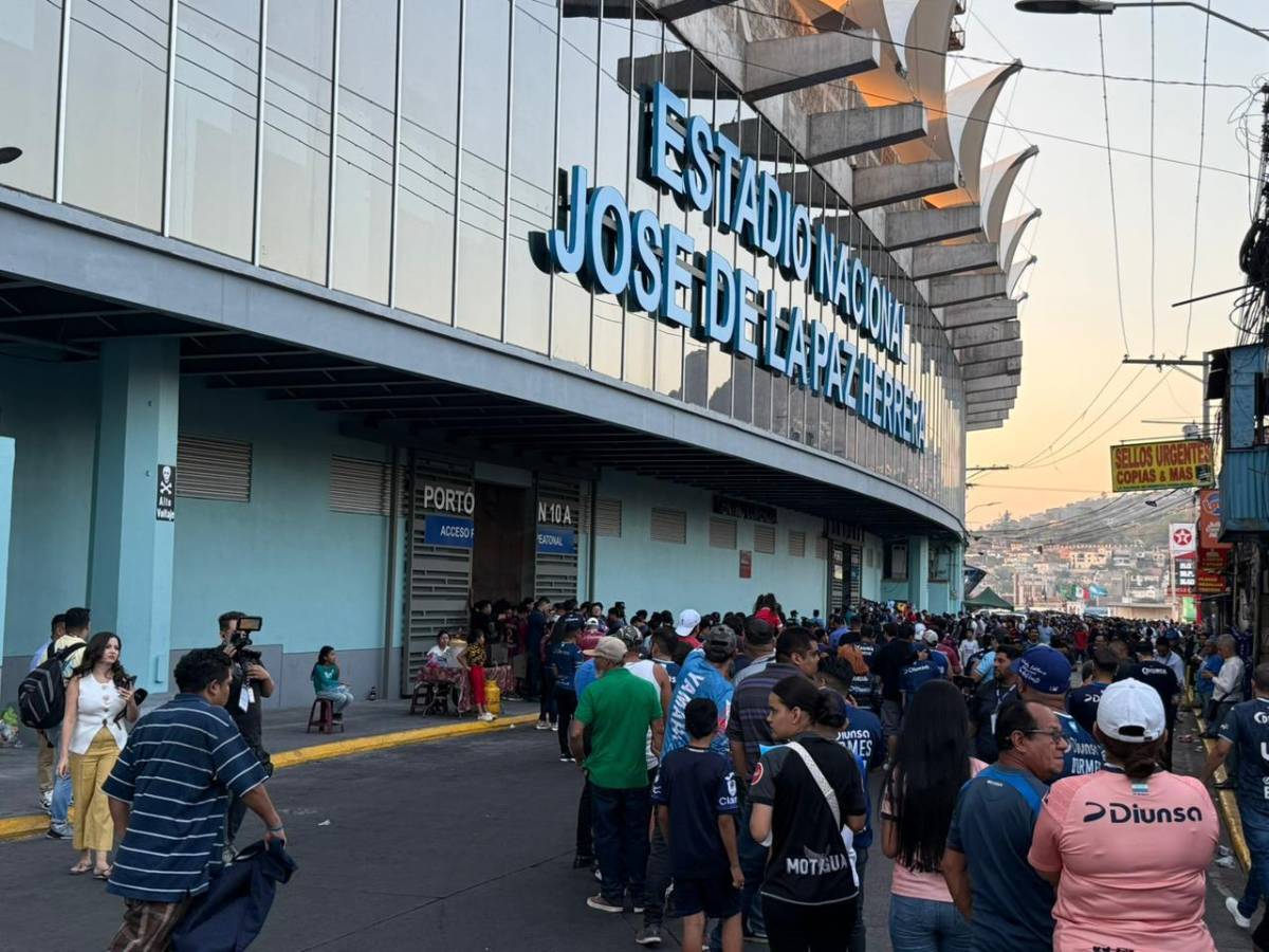 Lindas chicas, exministro sorprende y gesto de Javier López: Ambiente en el Motagua vs Génesis PN