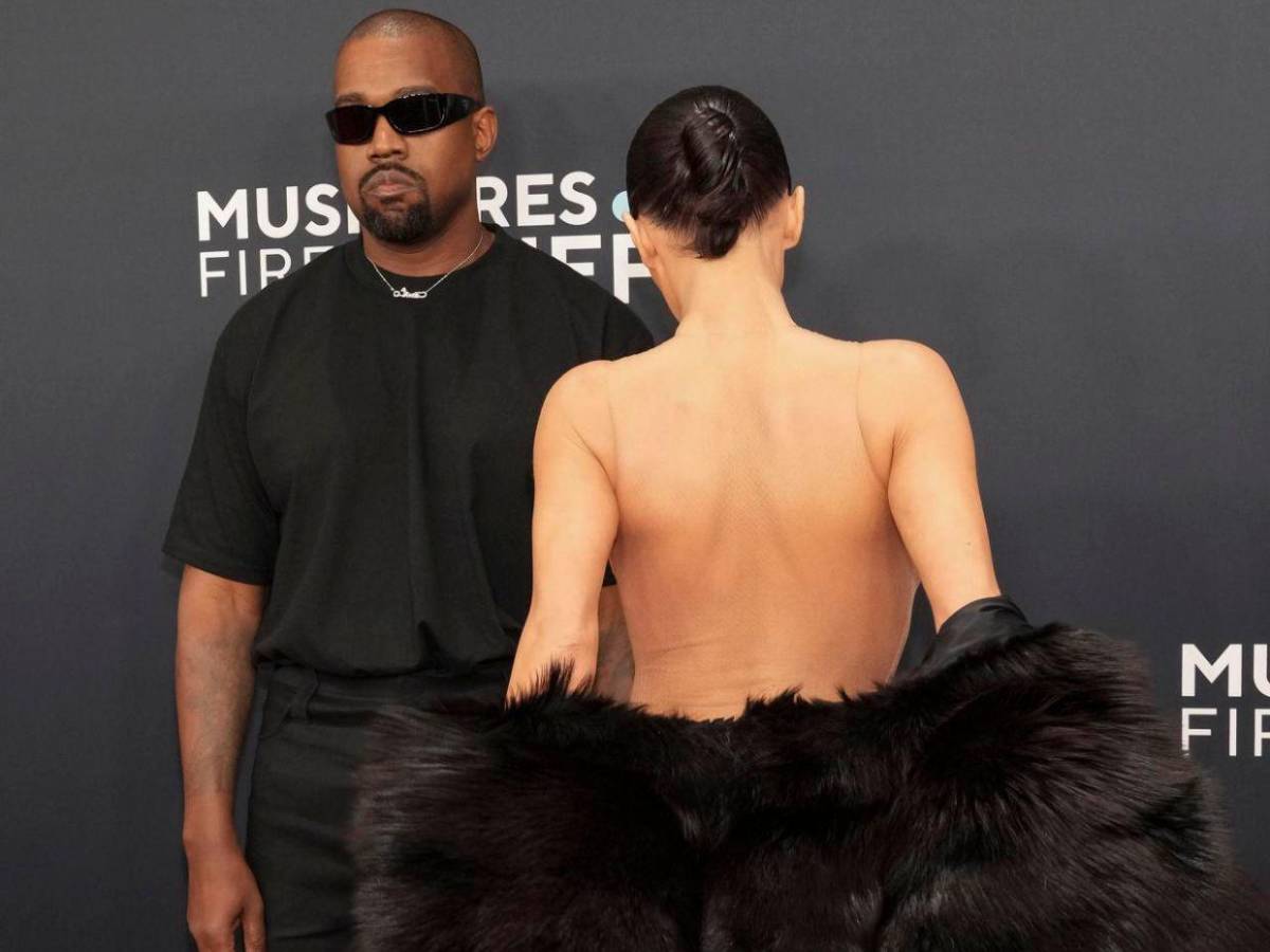 Bianca Censori genera reacciones con polémica fotografía