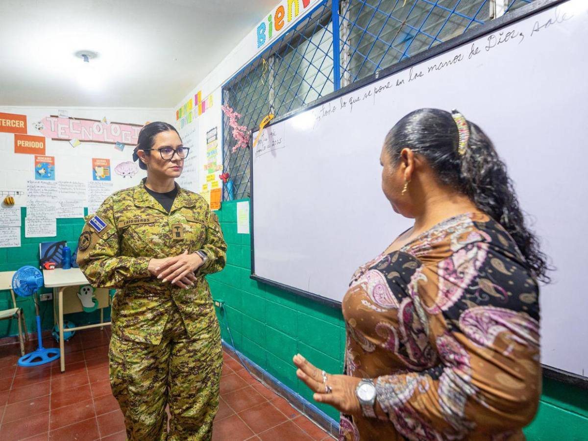 Orden y disciplina, las nuevas normas que usan las escuelas públicas en El Salvador