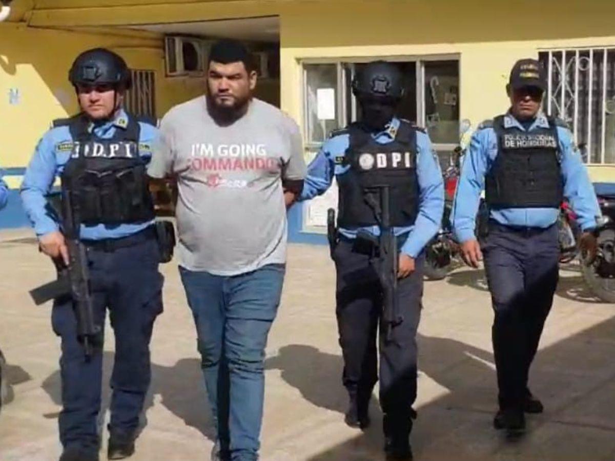 Capturan a comerciante por crimen de policía