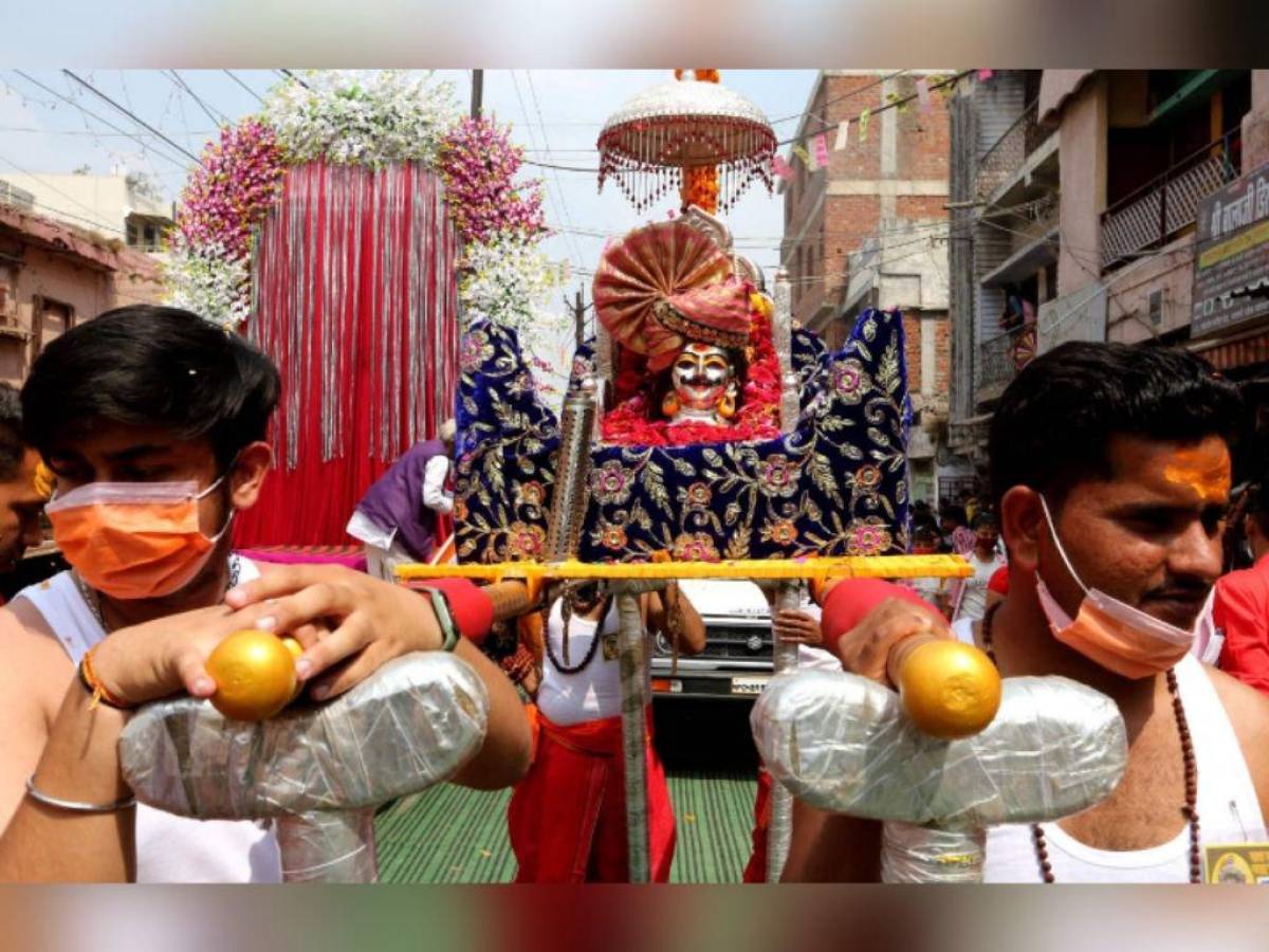 Once personas mueren electrocutadas en India durante procesión hindú