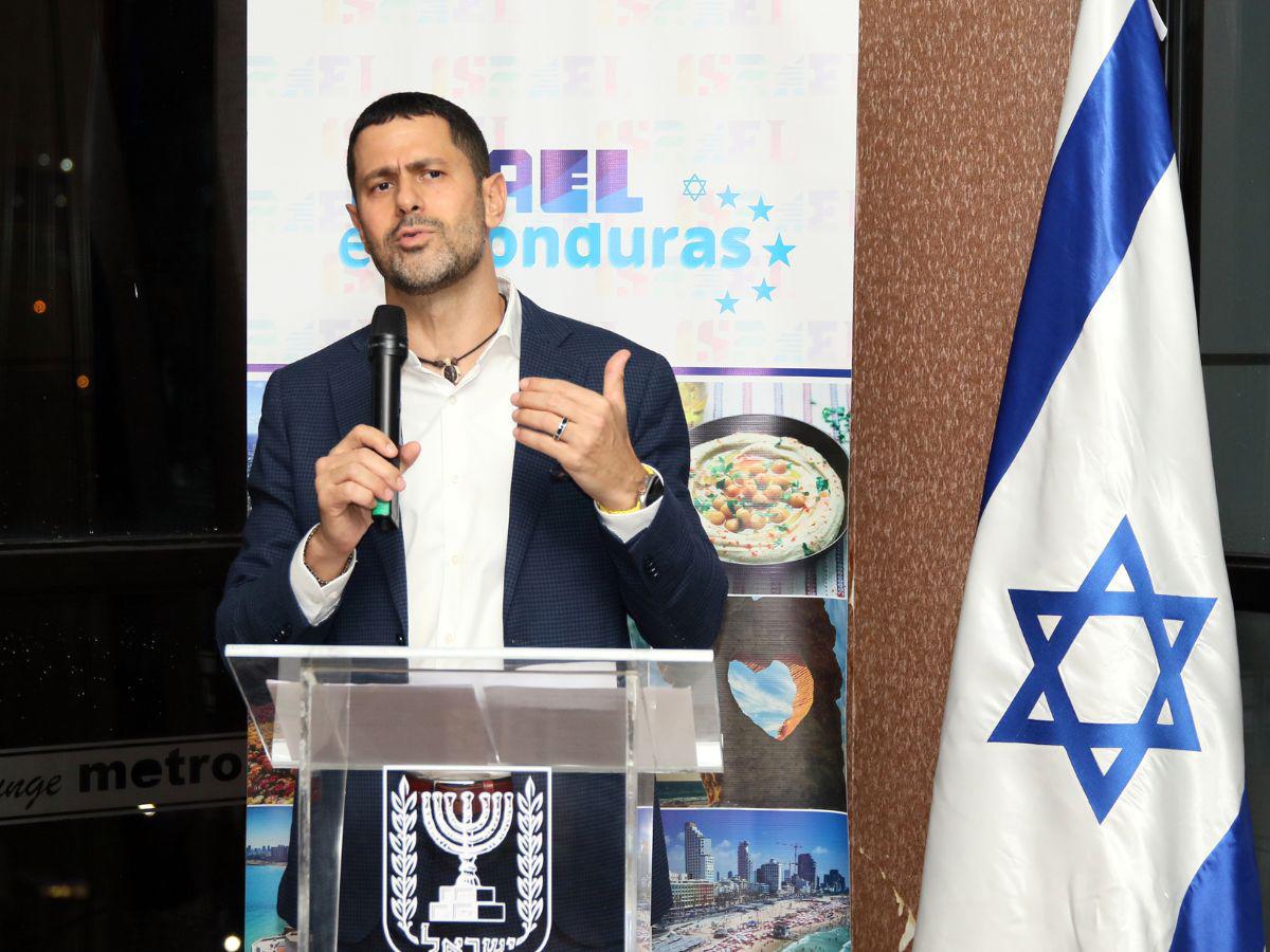 La actividad cultural dio inicio con la proyección de la cinta “Cero motivación”, poco después de inaugurado el festival por parte del embajador.