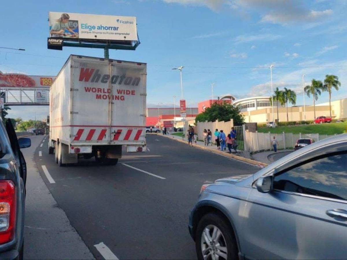 Ya está habilitado el paso vehicular en bulevar Fuerzas Armadas