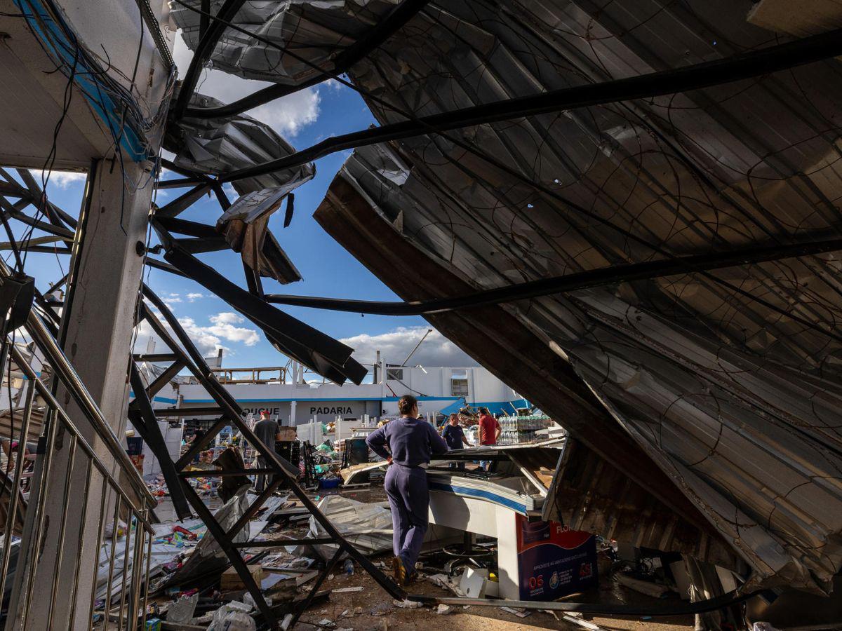 Las desgarradoras imágenes del tornado que arrasó Brasil: Más de 700 heridos y seis muertos