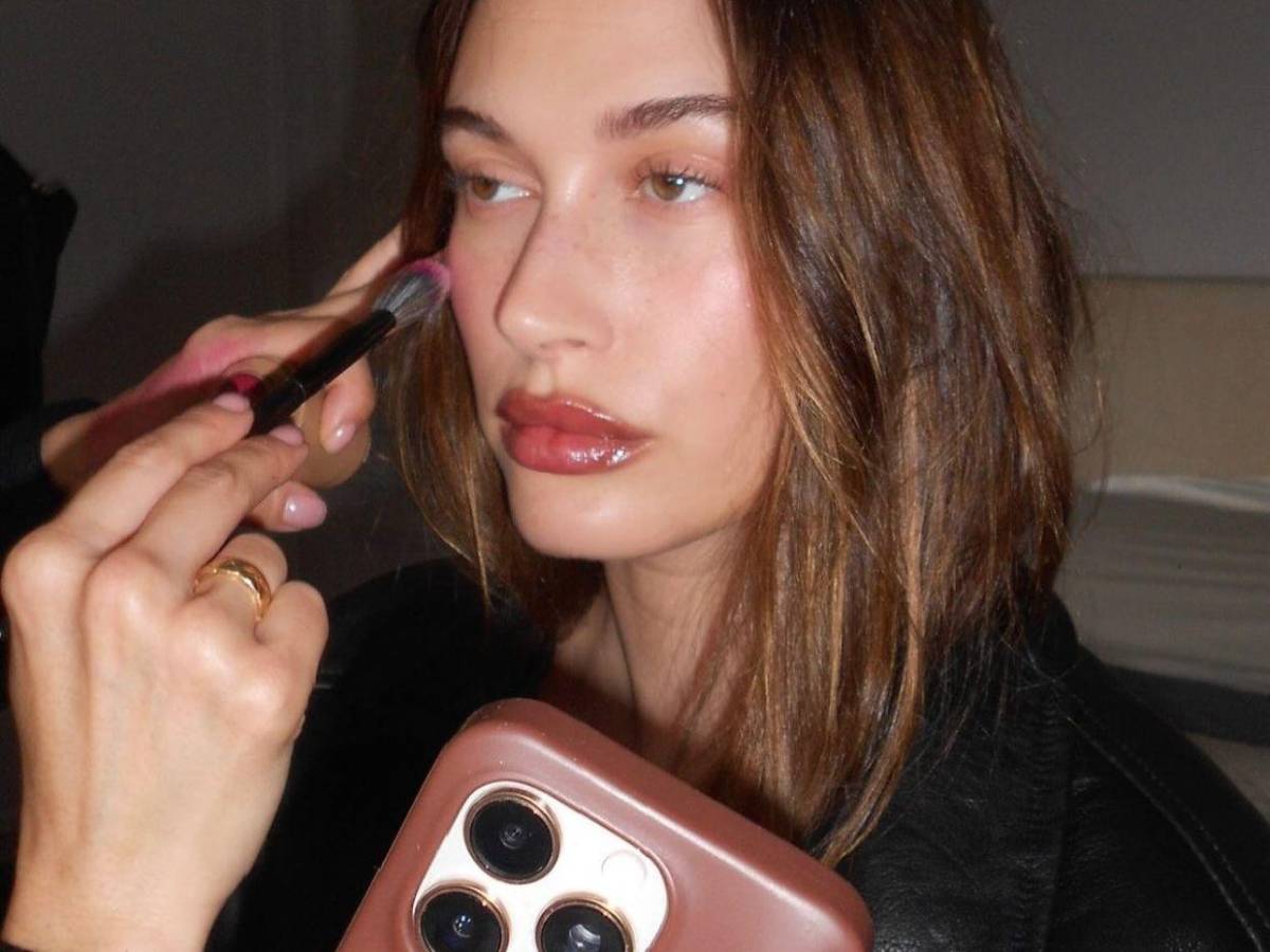 Actriz de Netflix asegura que le ofrecieron dinero para difundir odio hacia Hailey Bieber