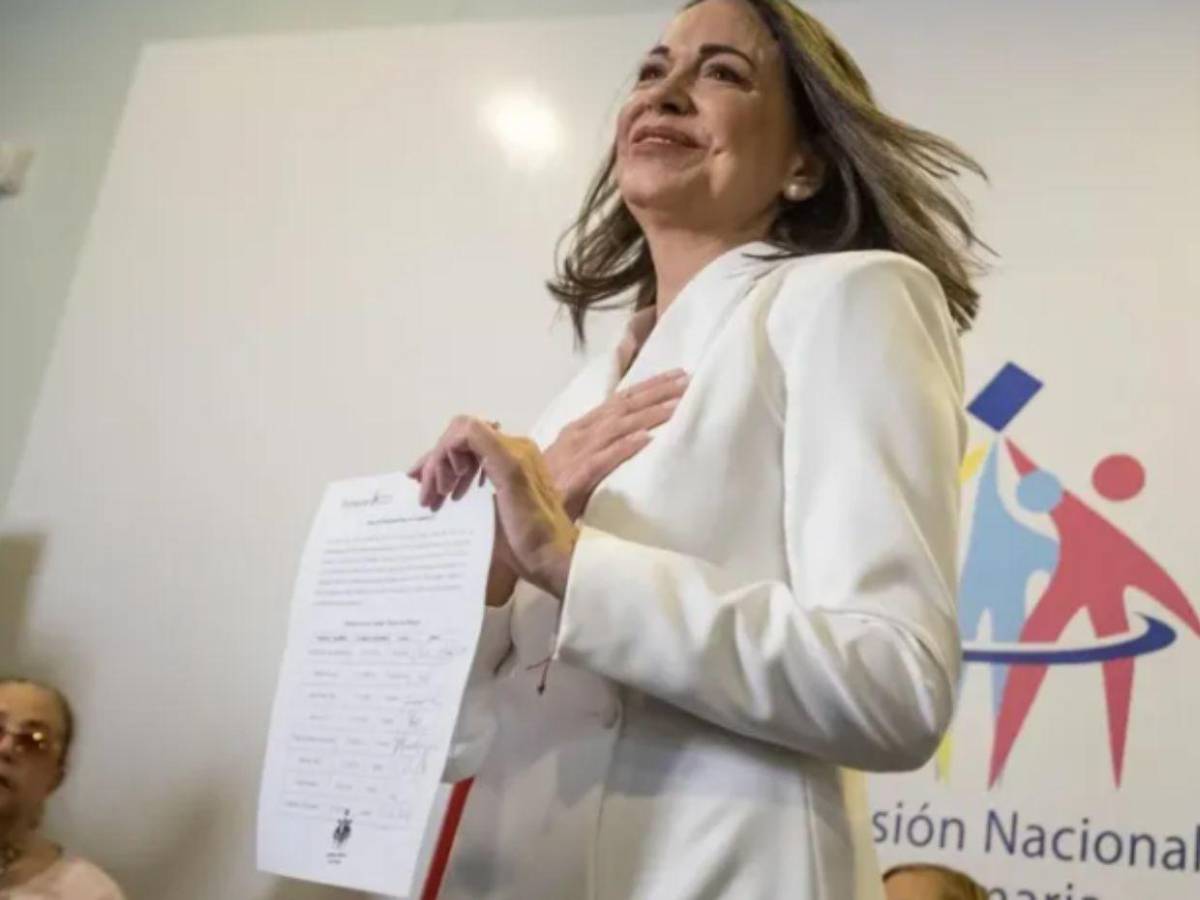 Una ruta secreta y un mensaje confirmando su paradero: ¿Cómo salió María Corina Machado de Venezuela?