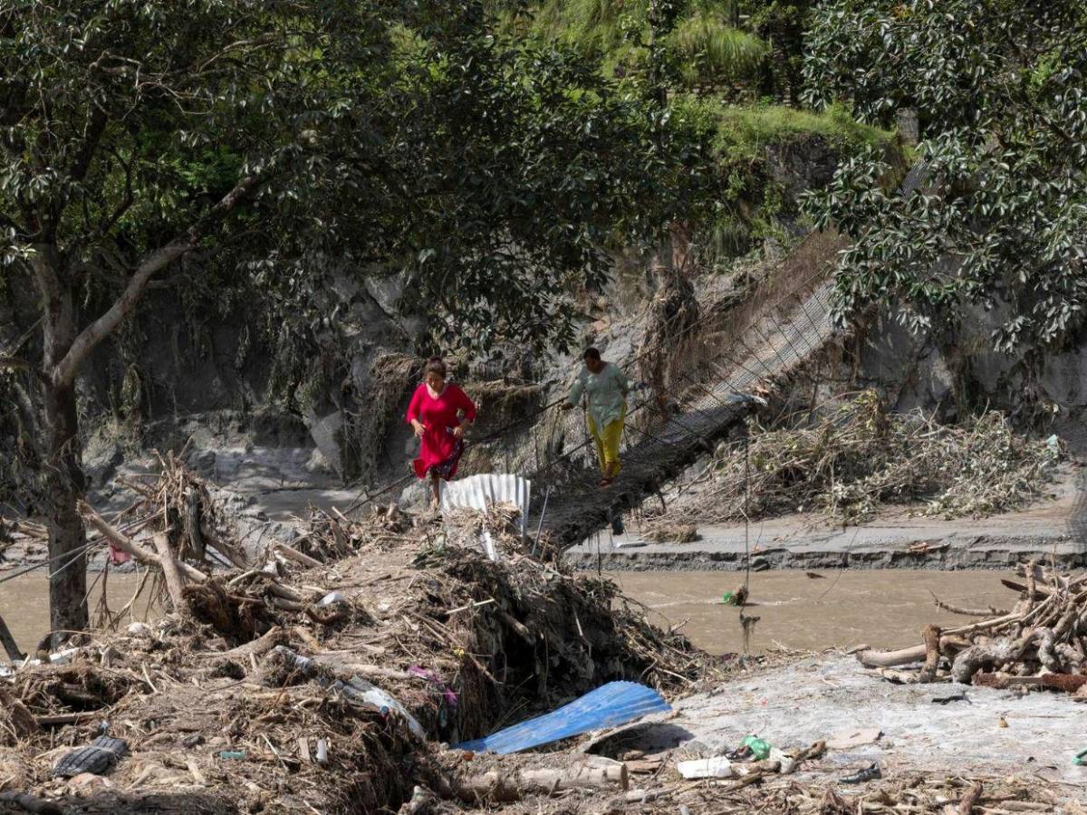 Destrucción en Nepal: riada suma más de 800 muertos y llegan rescatistas internacionales
