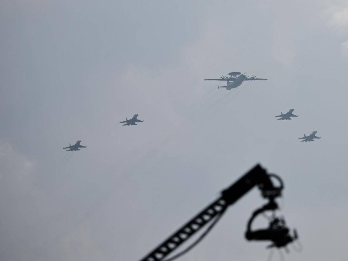 China saca músculo en un desfile militar en el que advierte de su imparable avance