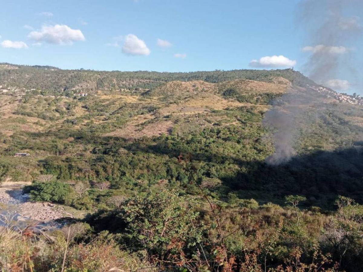 Así quedó el helicóptero que tuvo aterrizaje accidentado en la Cerro Grande