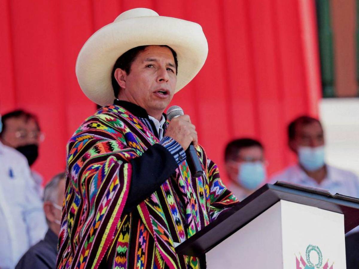 Fiscalía denuncia a presidente de Perú ante el Congreso como presunto líder de banda criminal