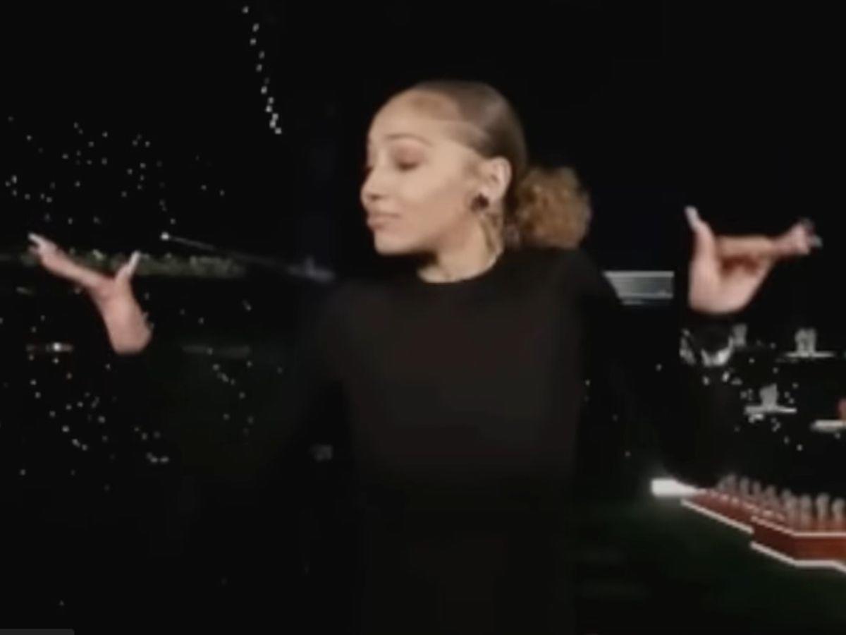La intérprete del lenguaje de señas que se robó el show de Rihanna en el Super Bowl