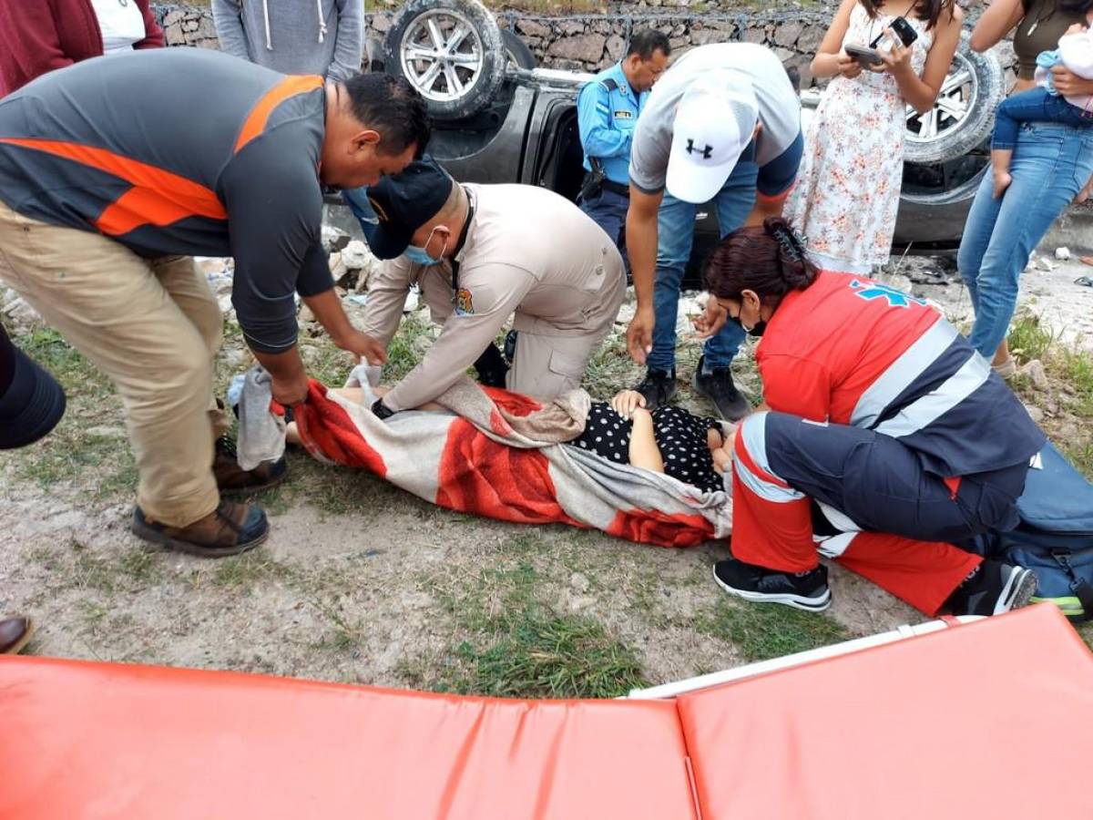 Mujer embarazada resulta herida tras volcamiento en Comayagua