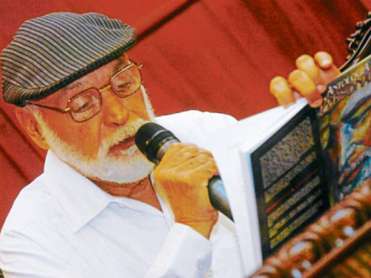 Roberto Sosa, autor de “Los pobres” (1968) y “Un mundo para todos dividido” (1971).