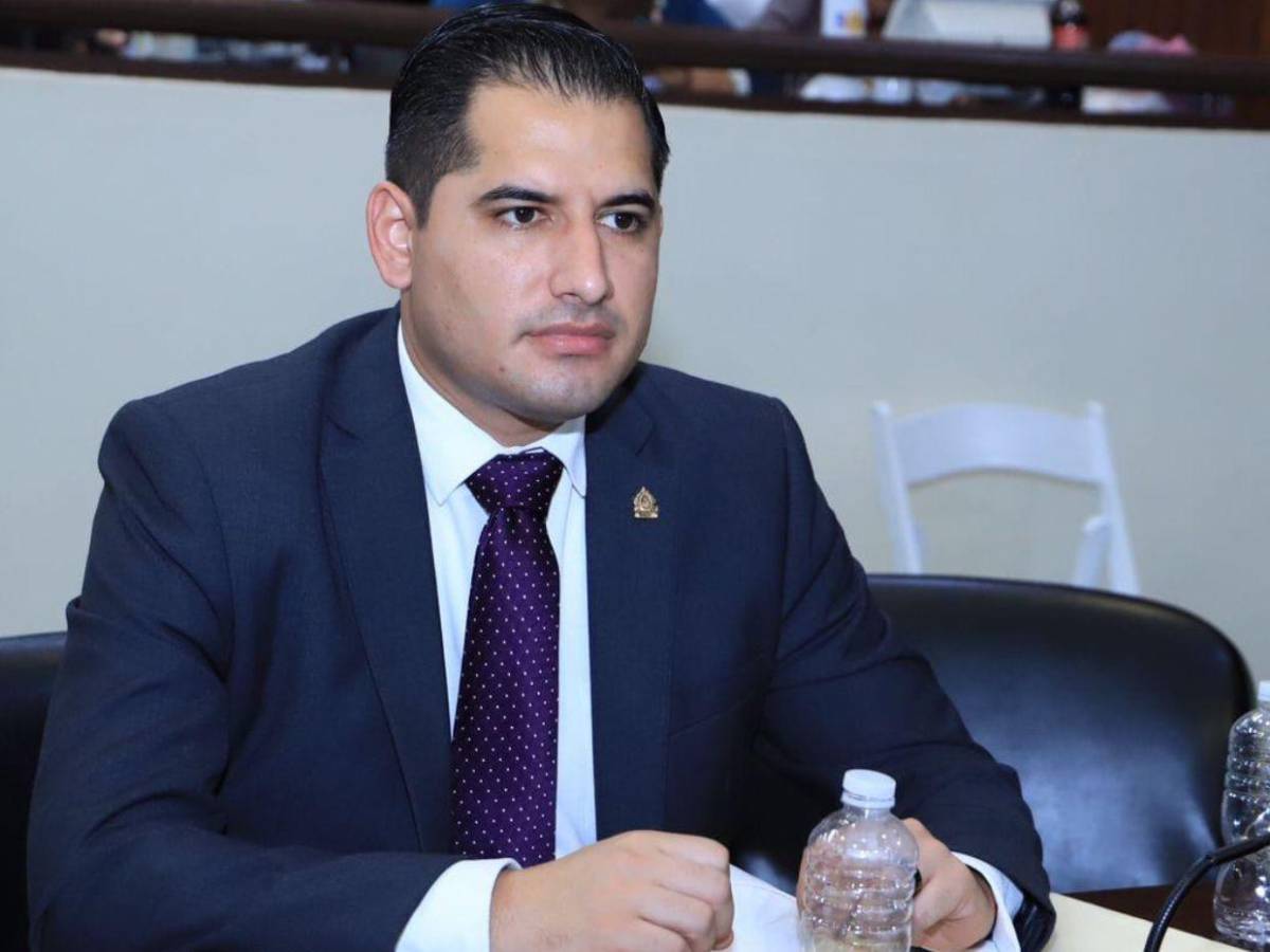 Libre se convirtió en lo que criticaba: Frases de Jhosy Toscano, elegido a sustituir a Ana Paola Hall